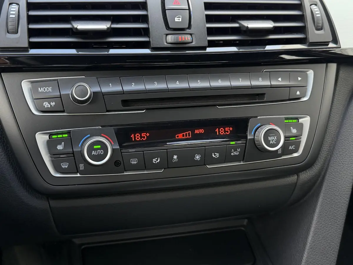 320i High Executive | NL-auto/1e eign./Leder/Sportstoelen/Navi/PDC
