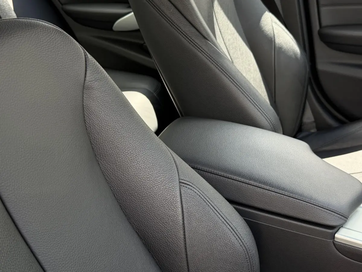 320i High Executive | NL-auto/1e eign./Leder/Sportstoelen/Navi/PDC