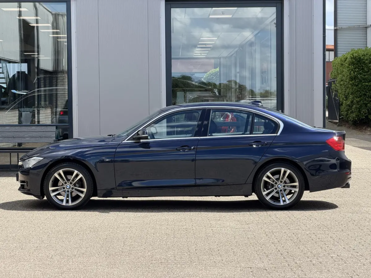 320i High Executive | NL-auto/1e eign./Leder/Sportstoelen/Navi/PDC