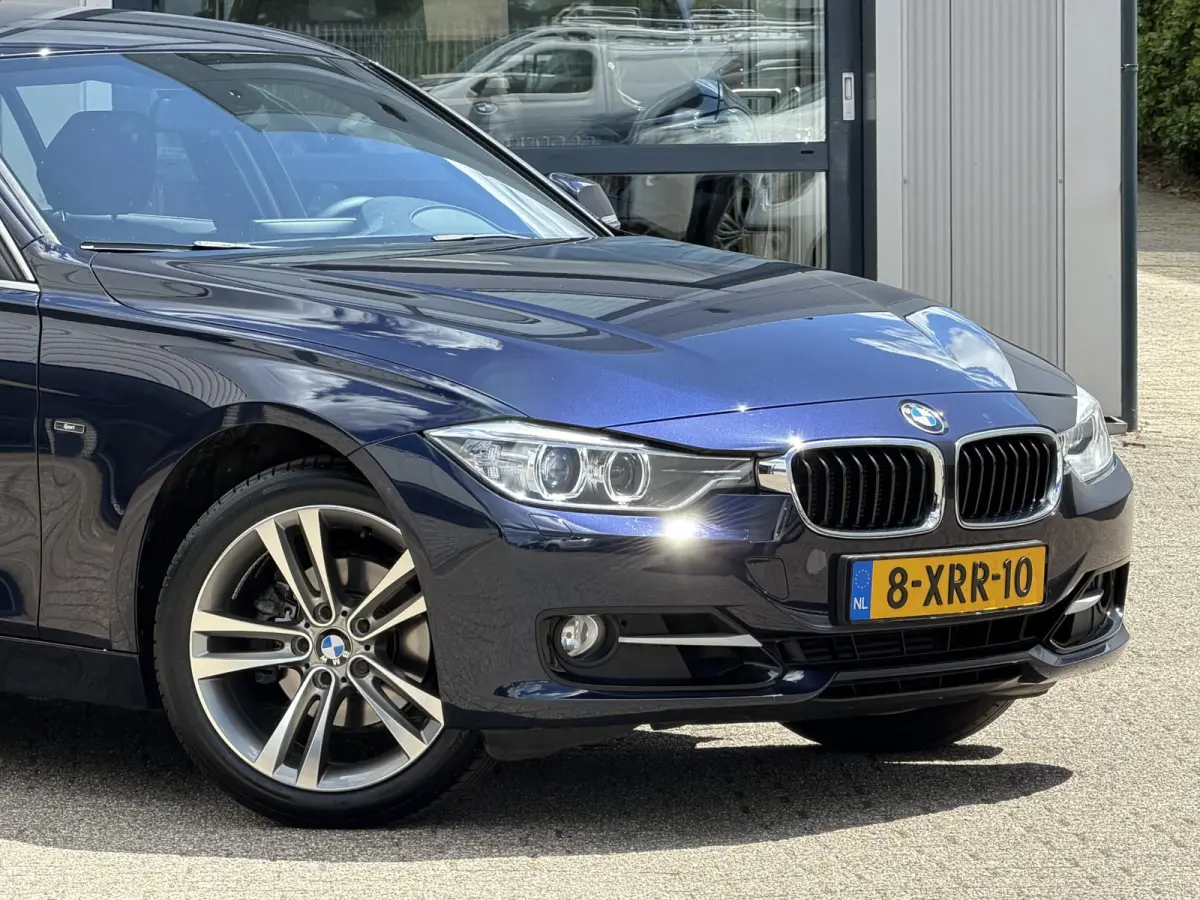 320i High Executive | NL-auto/1e eign./Leder/Sportstoelen/Navi/PDC