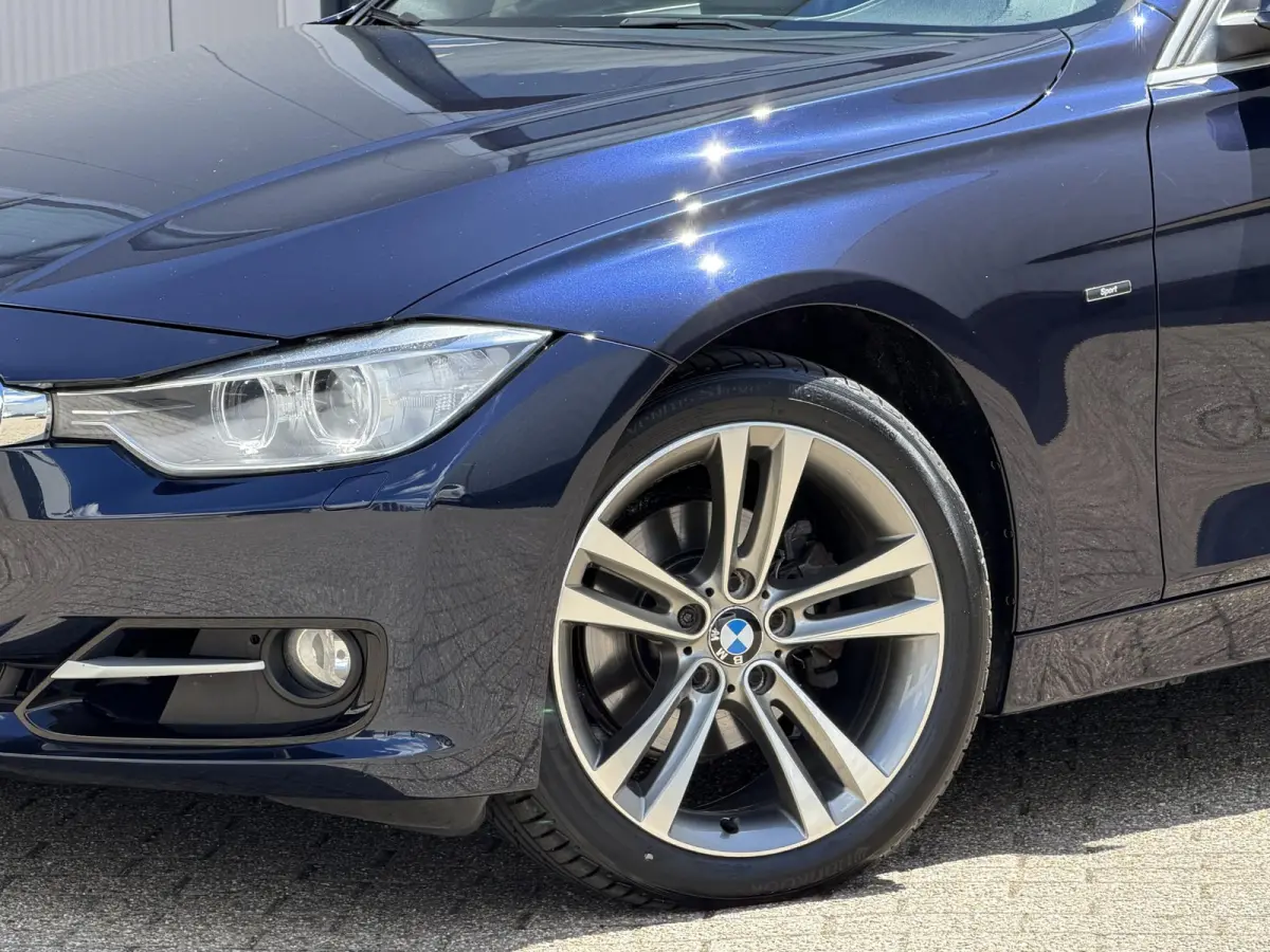 320i High Executive | NL-auto/1e eign./Leder/Sportstoelen/Navi/PDC