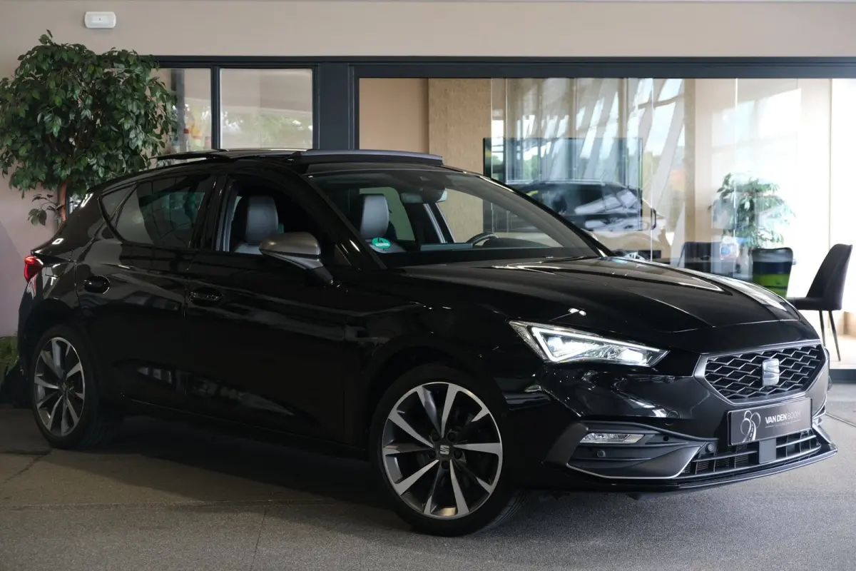 1.4 TSI eHybrid PHEV FR 204PK Pano Alcantara Led Cam Memory Navi