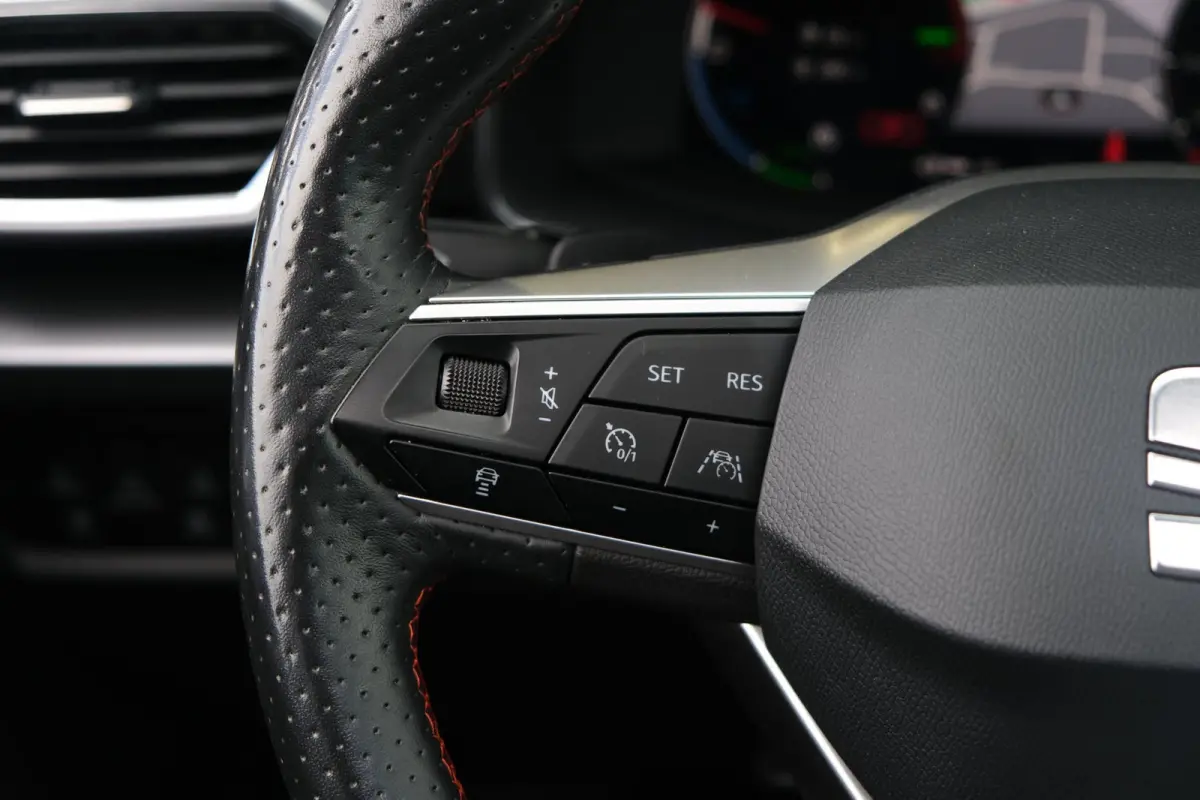 1.4 TSI eHybrid PHEV FR 204PK Pano Alcantara Led Cam Memory Navi