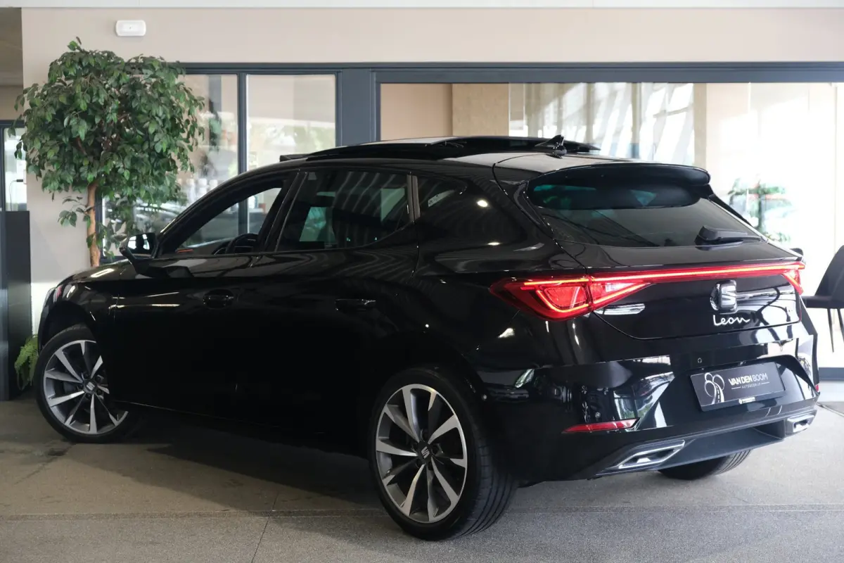 1.4 TSI eHybrid PHEV FR 204PK Pano Alcantara Led Cam Memory Navi