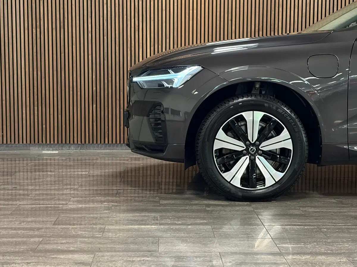T6 AWD Recharge Plus Dark | Harman Kardon | All Season banden | Adaptieve Cruise Control | Stoelverwarming voor+achter | Stuurwielverwarming | Standkachel met Volvo On Call App | Full LED Me