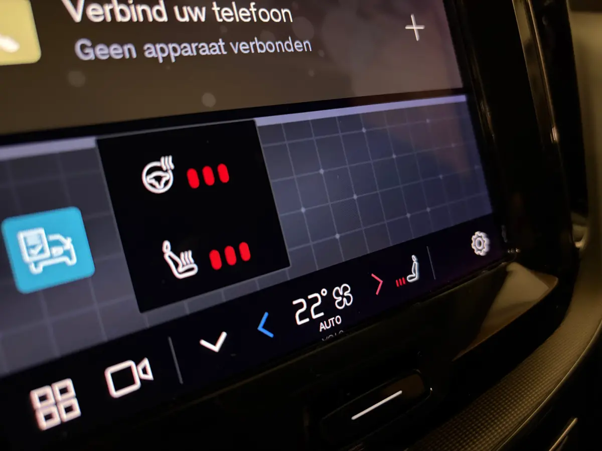 T6 AWD Recharge Plus Dark | Harman Kardon | All Season banden | Adaptieve Cruise Control | Stoelverwarming voor+achter | Stuurwielverwarming | Standkachel met Volvo On Call App | Full LED Me