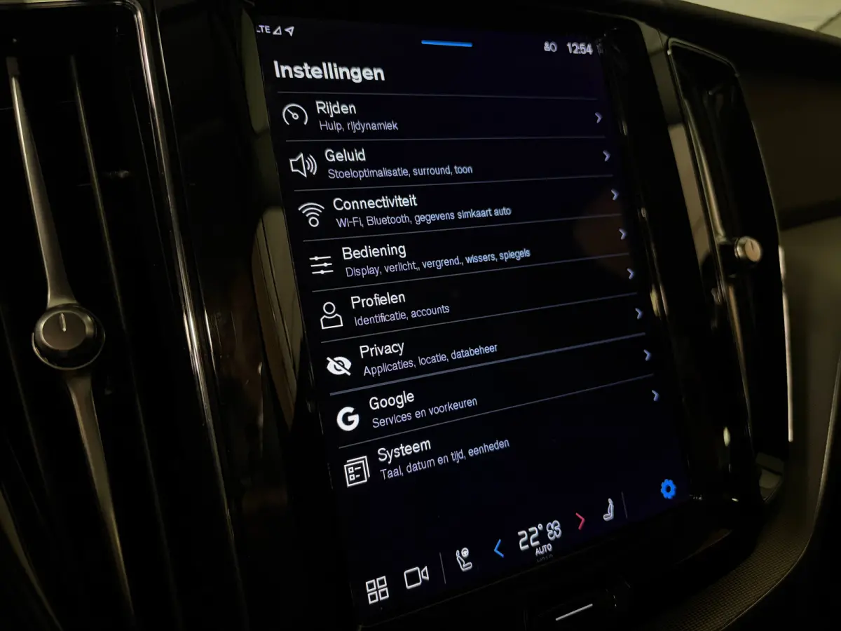 T6 AWD Recharge Plus Dark | Harman Kardon | All Season banden | Adaptieve Cruise Control | Stoelverwarming voor+achter | Stuurwielverwarming | Standkachel met Volvo On Call App | Full LED Me