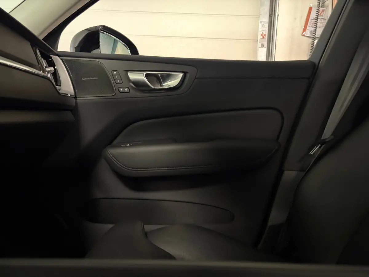 T6 AWD Recharge Plus Dark | Harman Kardon | All Season banden | Adaptieve Cruise Control | Stoelverwarming voor+achter | Stuurwielverwarming | Standkachel met Volvo On Call App | Full LED Me