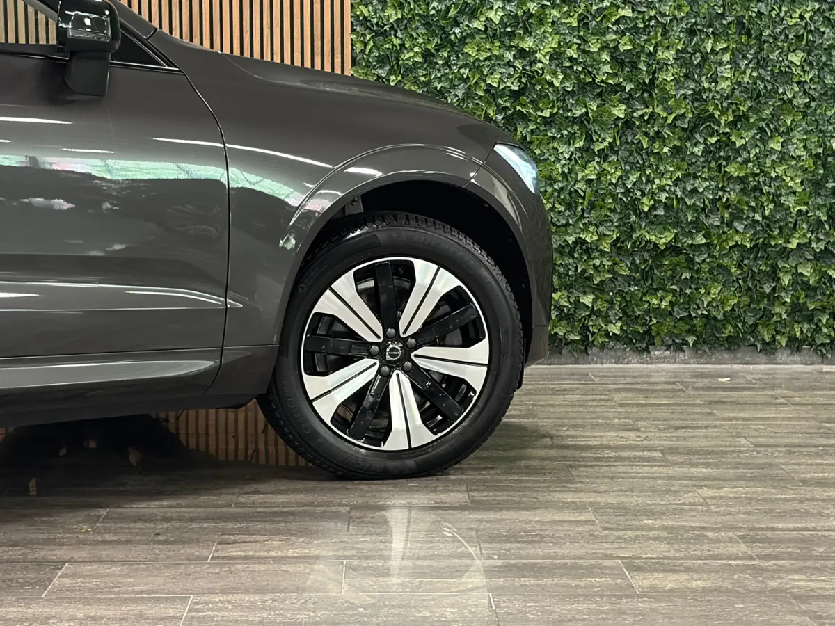 T6 AWD Recharge Plus Dark | Harman Kardon | All Season banden | Adaptieve Cruise Control | Stoelverwarming voor+achter | Stuurwielverwarming | Standkachel met Volvo On Call App | Full LED Me