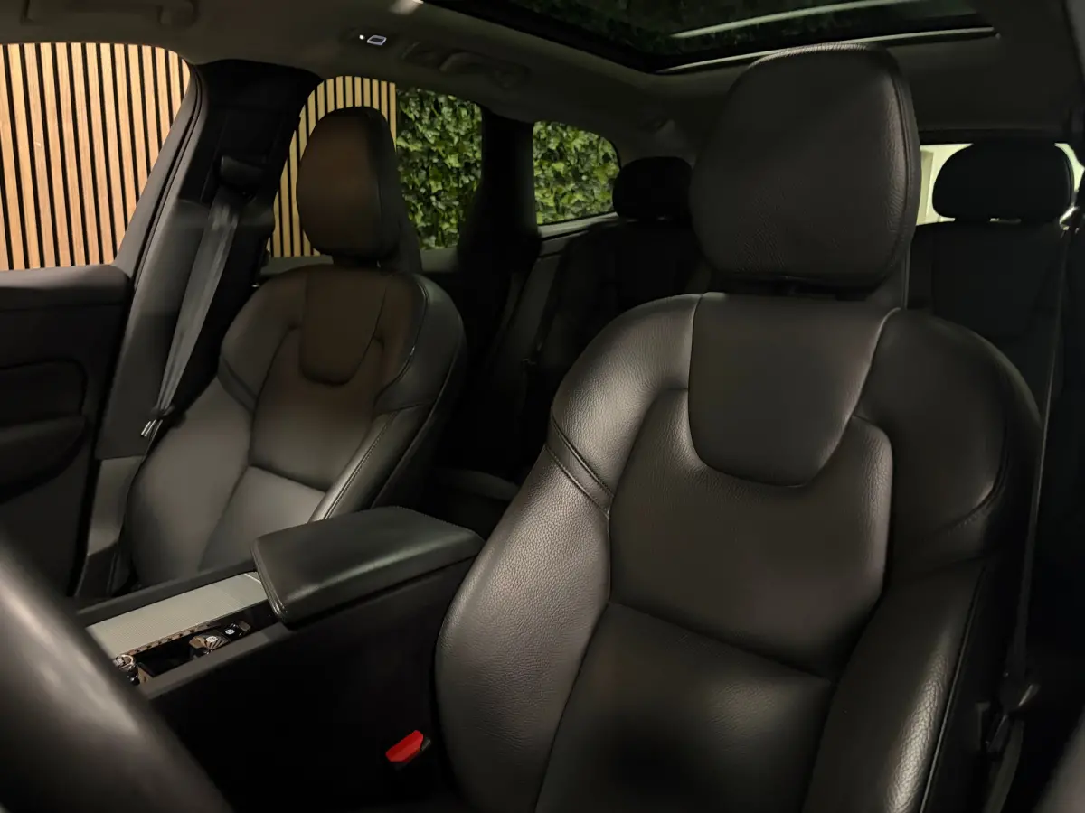 T6 AWD Recharge Plus Dark | Harman Kardon | All Season banden | Adaptieve Cruise Control | Stoelverwarming voor+achter | Stuurwielverwarming | Standkachel met Volvo On Call App | Full LED Me