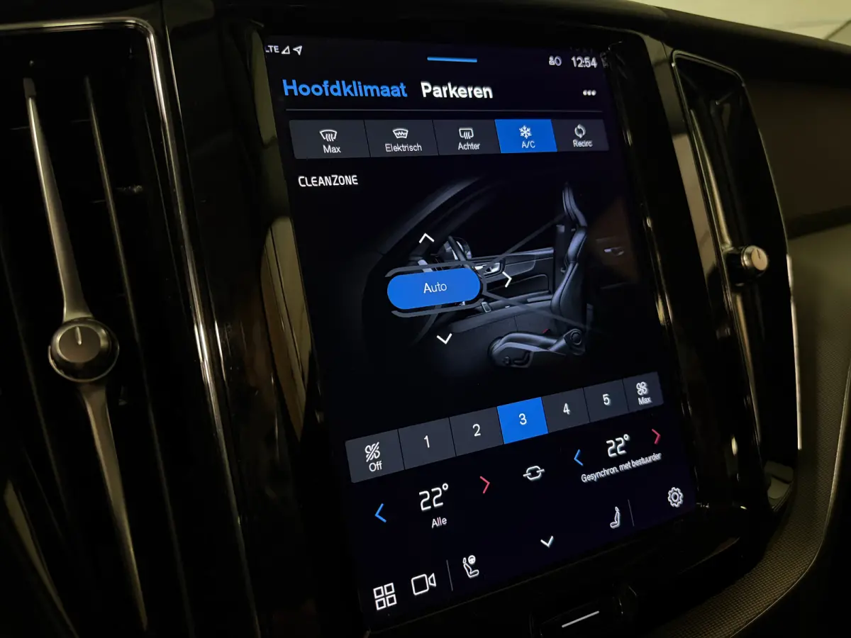 T6 AWD Recharge Plus Dark | Harman Kardon | All Season banden | Adaptieve Cruise Control | Stoelverwarming voor+achter | Stuurwielverwarming | Standkachel met Volvo On Call App | Full LED Me