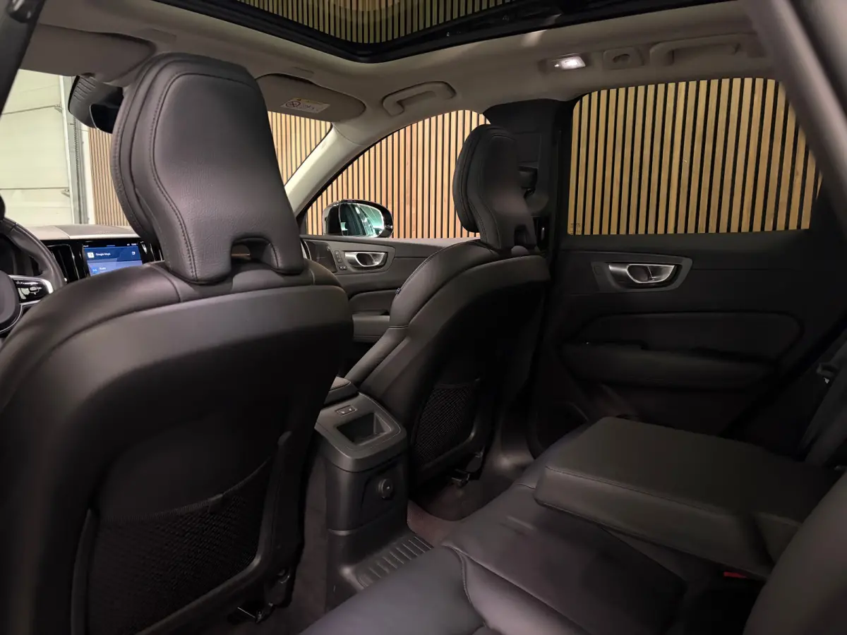 T6 AWD Recharge Plus Dark | Harman Kardon | All Season banden | Adaptieve Cruise Control | Stoelverwarming voor+achter | Stuurwielverwarming | Standkachel met Volvo On Call App | Full LED Me