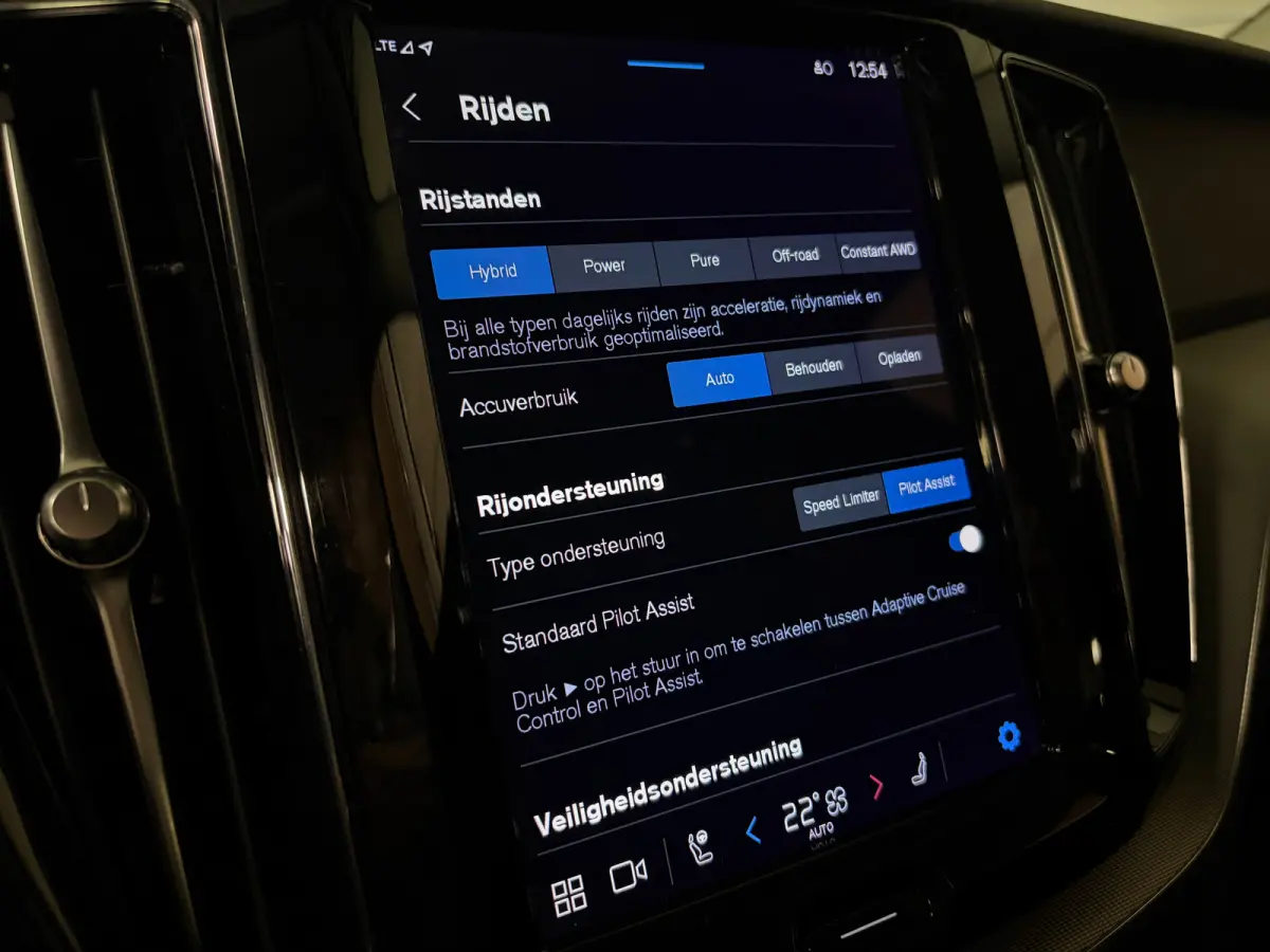 T6 AWD Recharge Plus Dark | Harman Kardon | All Season banden | Adaptieve Cruise Control | Stoelverwarming voor+achter | Stuurwielverwarming | Standkachel met Volvo On Call App | Full LED Me