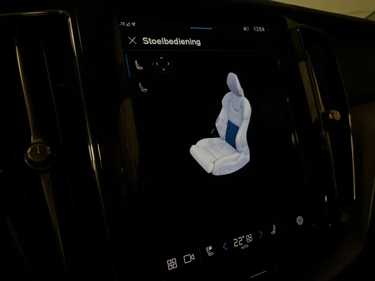 T6 AWD Recharge Plus Dark | Harman Kardon | All Season banden | Adaptieve Cruise Control | Stoelverwarming voor+achter | Stuurwielverwarming | Standkachel met Volvo On Call App | Full LED Me