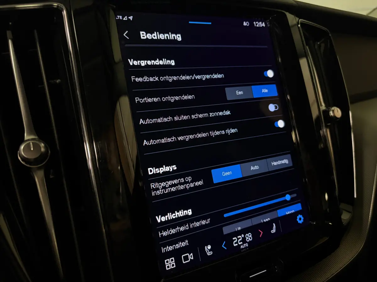 T6 AWD Recharge Plus Dark | Harman Kardon | All Season banden | Adaptieve Cruise Control | Stoelverwarming voor+achter | Stuurwielverwarming | Standkachel met Volvo On Call App | Full LED Me