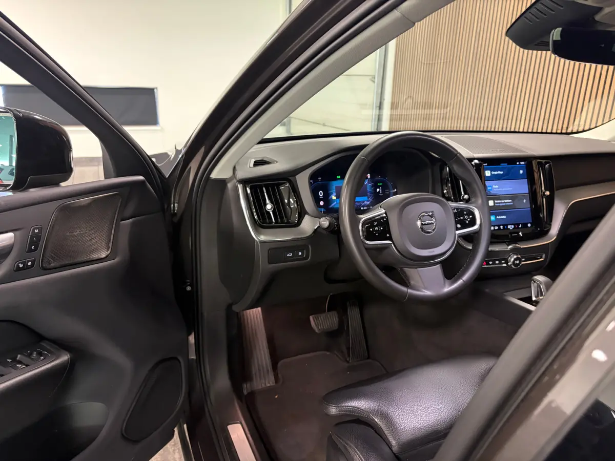T6 AWD Recharge Plus Dark | Harman Kardon | All Season banden | Adaptieve Cruise Control | Stoelverwarming voor+achter | Stuurwielverwarming | Standkachel met Volvo On Call App | Full LED Me