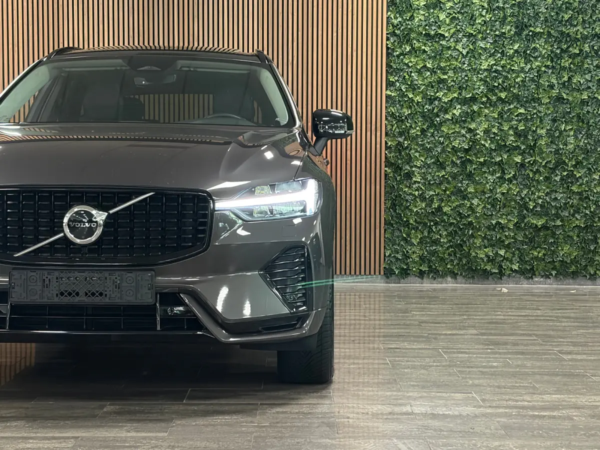 T6 AWD Recharge Plus Dark | Harman Kardon | All Season banden | Adaptieve Cruise Control | Stoelverwarming voor+achter | Stuurwielverwarming | Standkachel met Volvo On Call App | Full LED Me