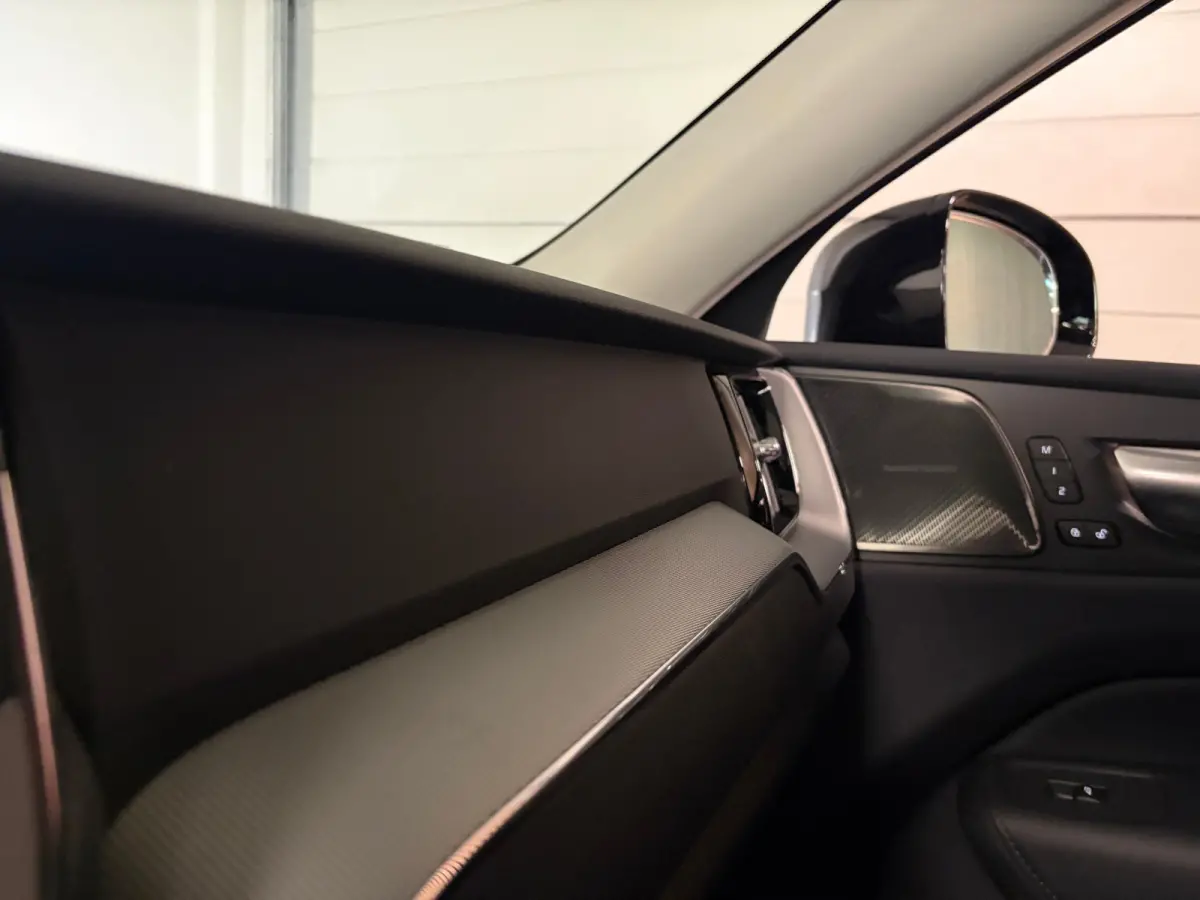 T6 AWD Recharge Plus Dark | Harman Kardon | All Season banden | Adaptieve Cruise Control | Stoelverwarming voor+achter | Stuurwielverwarming | Standkachel met Volvo On Call App | Full LED Me
