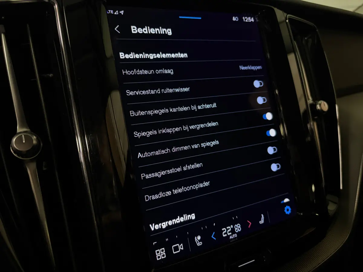 T6 AWD Recharge Plus Dark | Harman Kardon | All Season banden | Adaptieve Cruise Control | Stoelverwarming voor+achter | Stuurwielverwarming | Standkachel met Volvo On Call App | Full LED Me