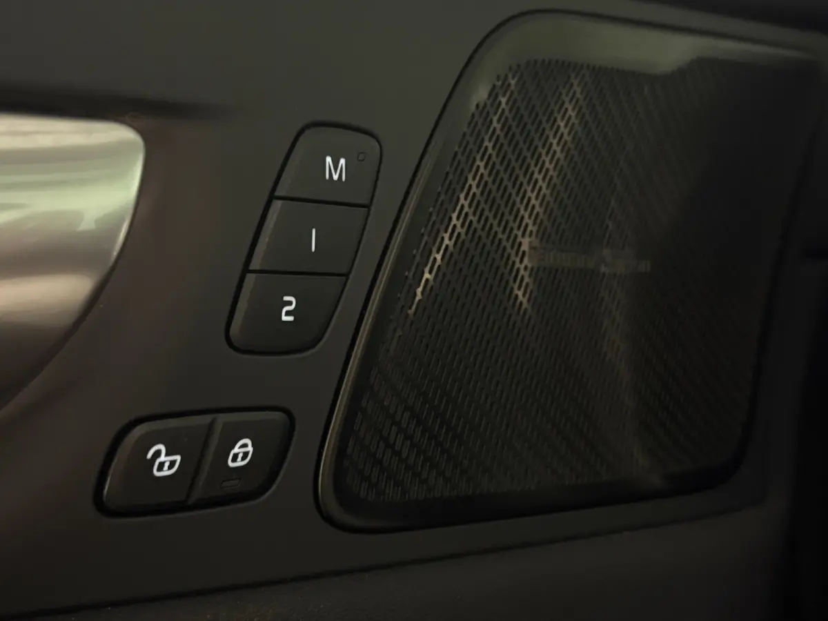T6 AWD Recharge Plus Dark | Harman Kardon | All Season banden | Adaptieve Cruise Control | Stoelverwarming voor+achter | Stuurwielverwarming | Standkachel met Volvo On Call App | Full LED Me