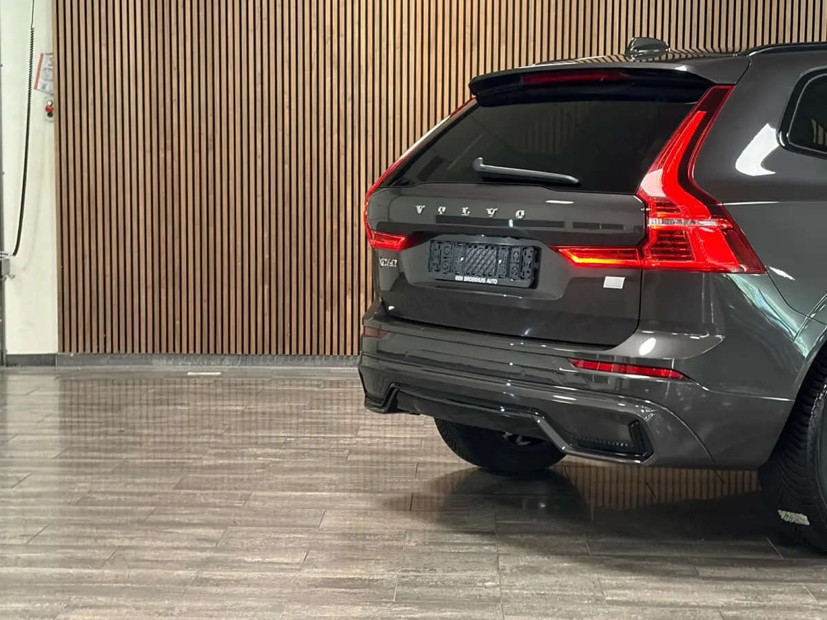 T6 AWD Recharge Plus Dark | Harman Kardon | All Season banden | Adaptieve Cruise Control | Stoelverwarming voor+achter | Stuurwielverwarming | Standkachel met Volvo On Call App | Full LED Me