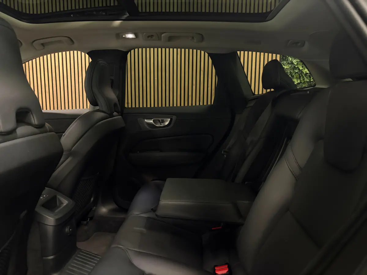 T6 AWD Recharge Plus Dark | Harman Kardon | All Season banden | Adaptieve Cruise Control | Stoelverwarming voor+achter | Stuurwielverwarming | Standkachel met Volvo On Call App | Full LED Me