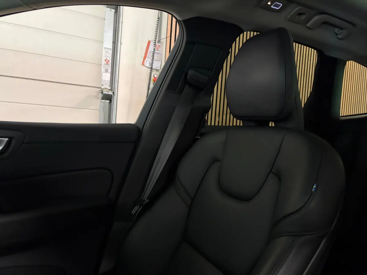 T6 AWD Recharge Plus Dark | Harman Kardon | All Season banden | Adaptieve Cruise Control | Stoelverwarming voor+achter | Stuurwielverwarming | Standkachel met Volvo On Call App | Full LED Me