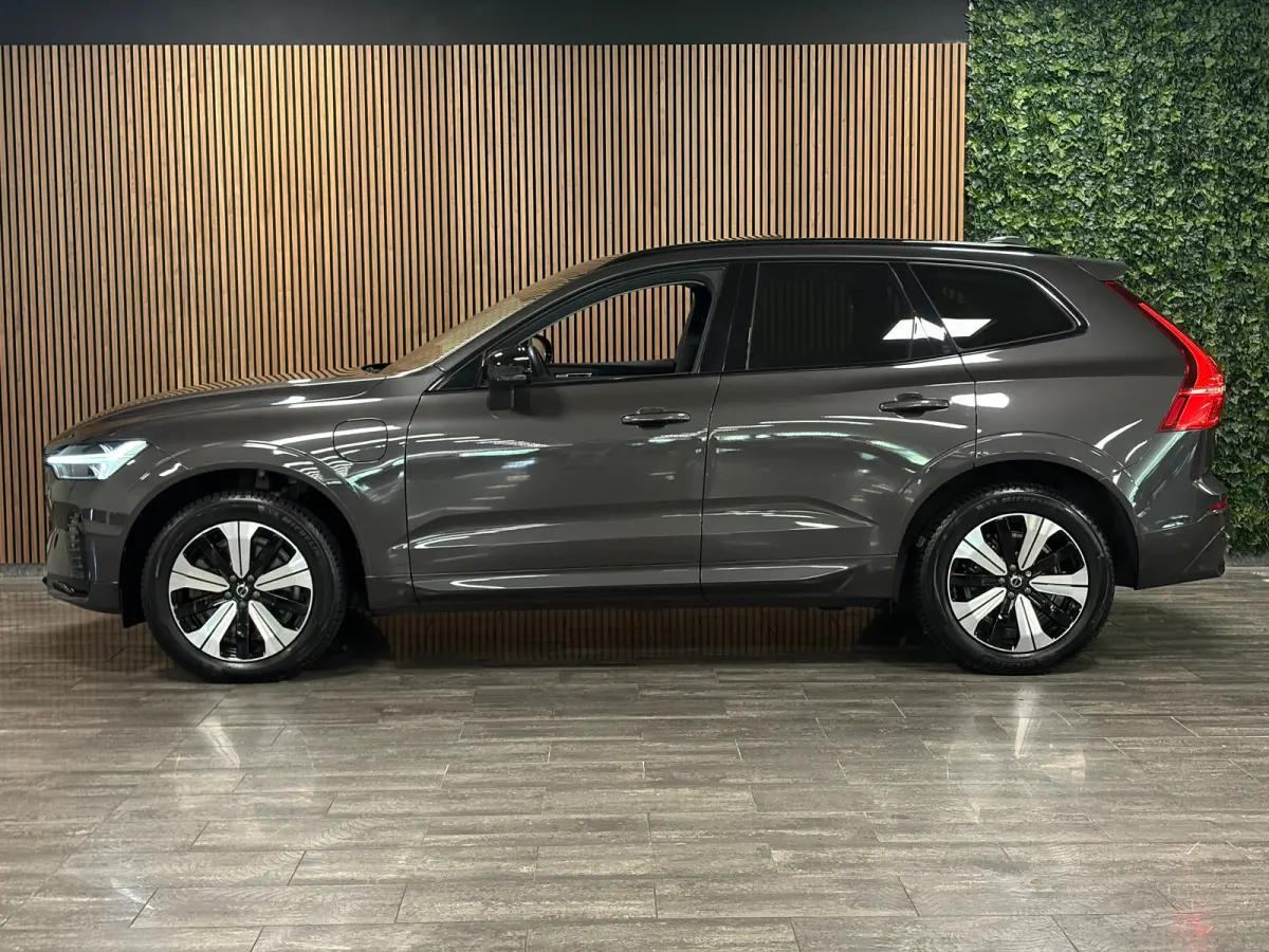 T6 AWD Recharge Plus Dark | Harman Kardon | All Season banden | Adaptieve Cruise Control | Stoelverwarming voor+achter | Stuurwielverwarming | Standkachel met Volvo On Call App | Full LED Me