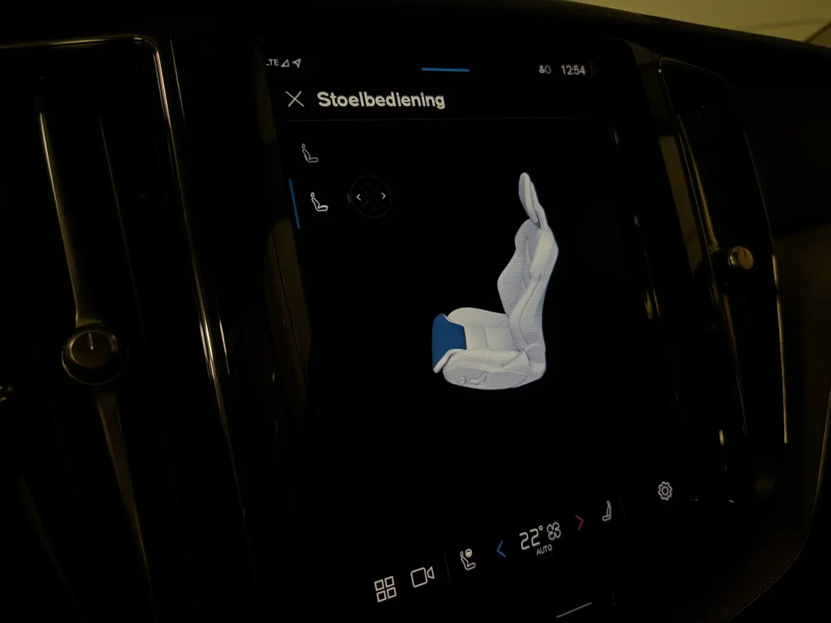 T6 AWD Recharge Plus Dark | Harman Kardon | All Season banden | Adaptieve Cruise Control | Stoelverwarming voor+achter | Stuurwielverwarming | Standkachel met Volvo On Call App | Full LED Me