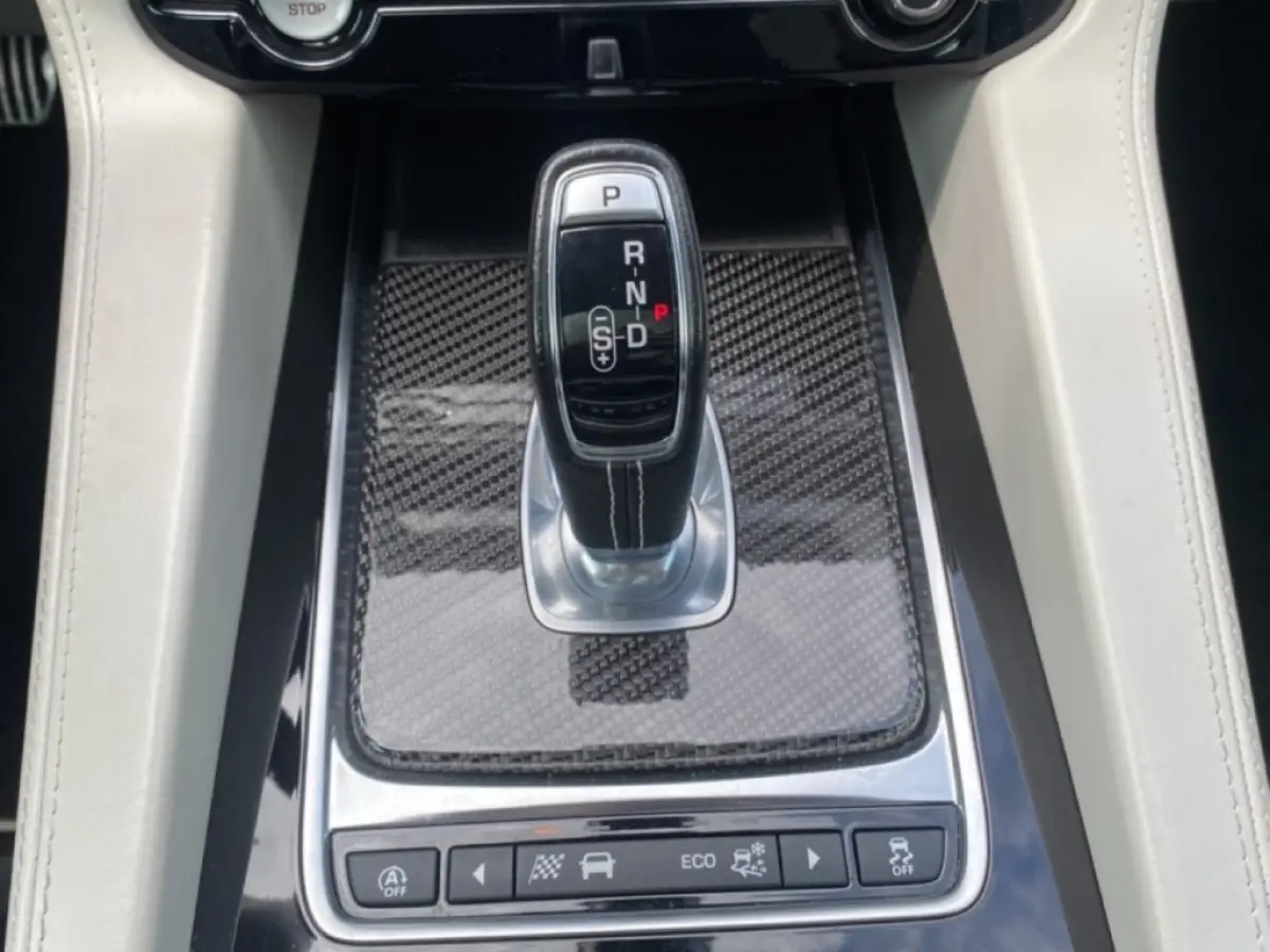5.0 V8 SVR AWD 360-CAM/GLAS-DAK/ELEK-KLEP/MERIDIAN/DIG-DASH/HUD/22INCH
