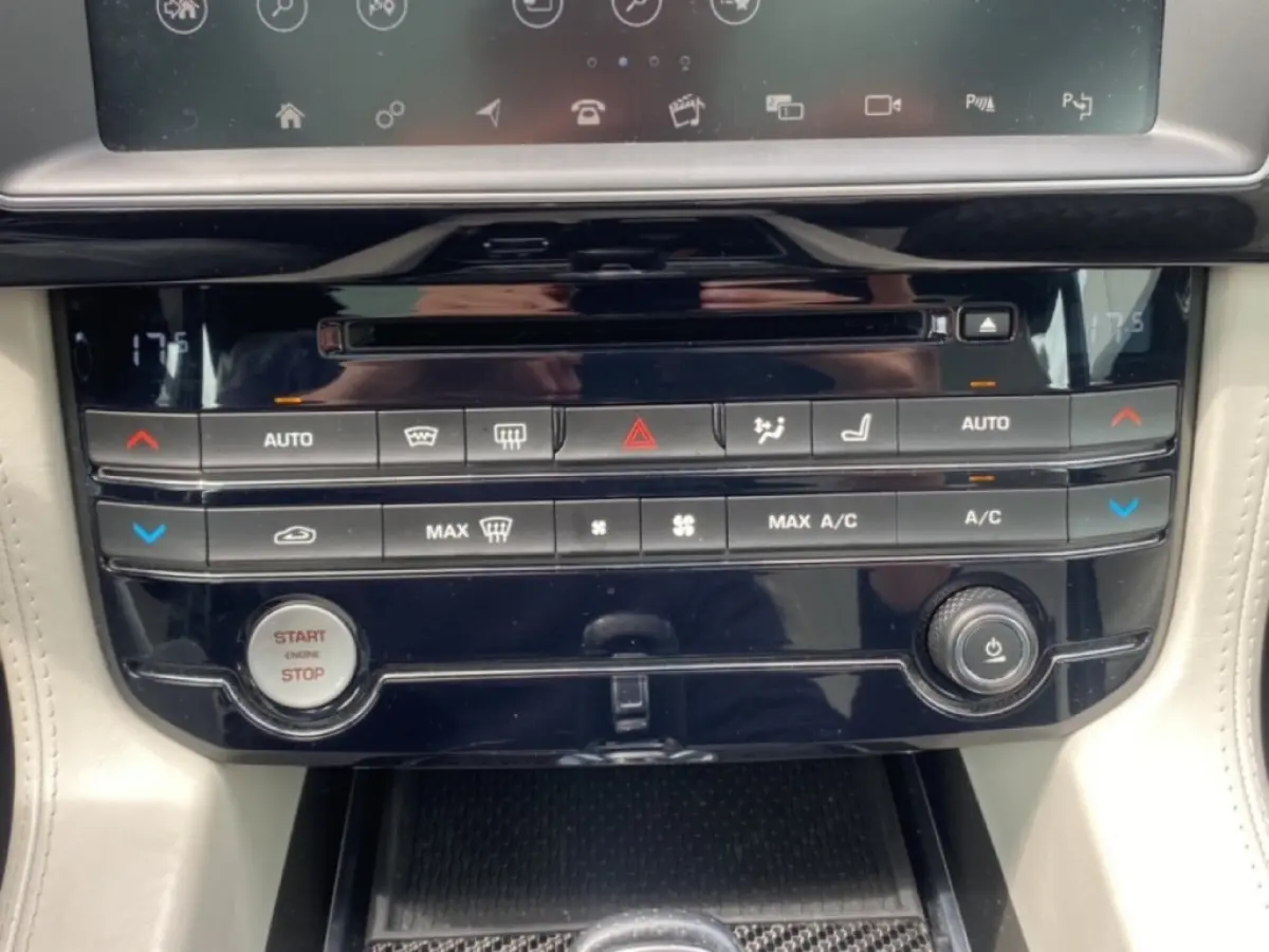 5.0 V8 SVR AWD 360-CAM/GLAS-DAK/ELEK-KLEP/MERIDIAN/DIG-DASH/HUD/22INCH