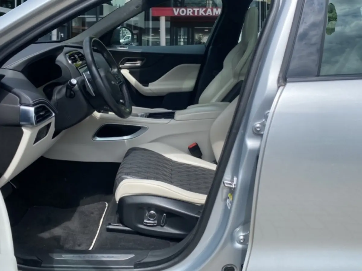5.0 V8 SVR AWD 360-CAM/GLAS-DAK/ELEK-KLEP/MERIDIAN/DIG-DASH/HUD/22INCH