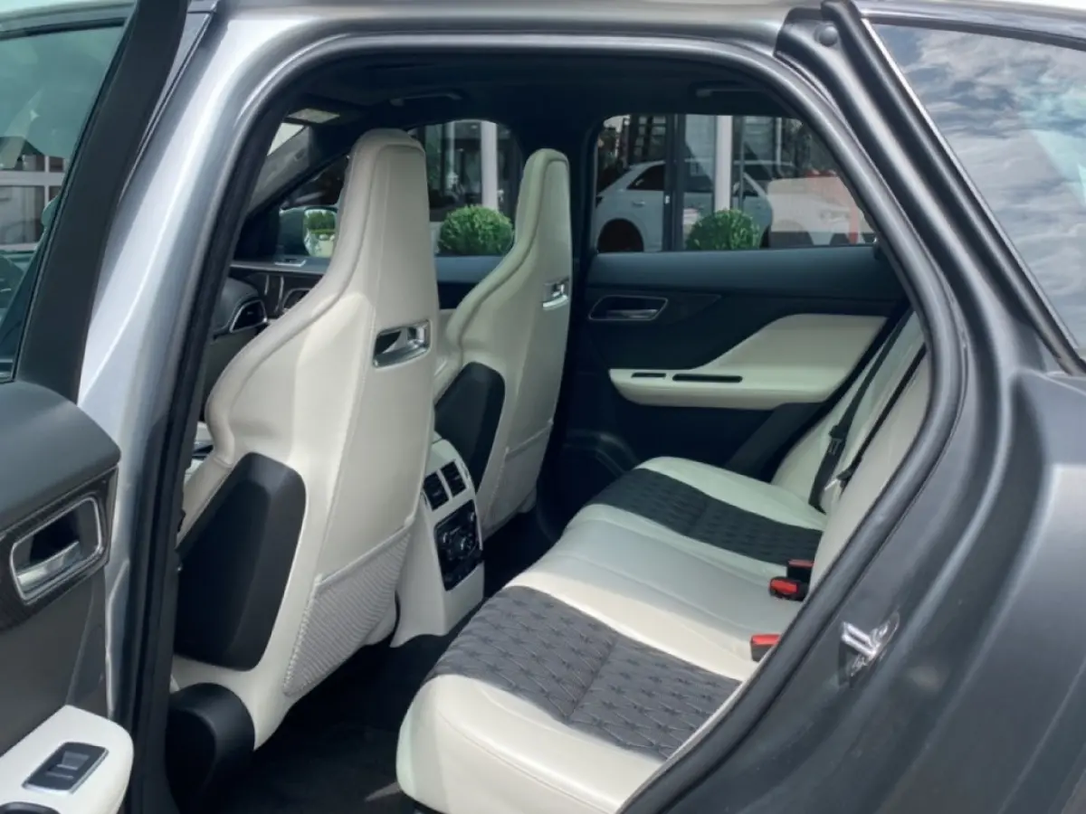 5.0 V8 SVR AWD 360-CAM/GLAS-DAK/ELEK-KLEP/MERIDIAN/DIG-DASH/HUD/22INCH