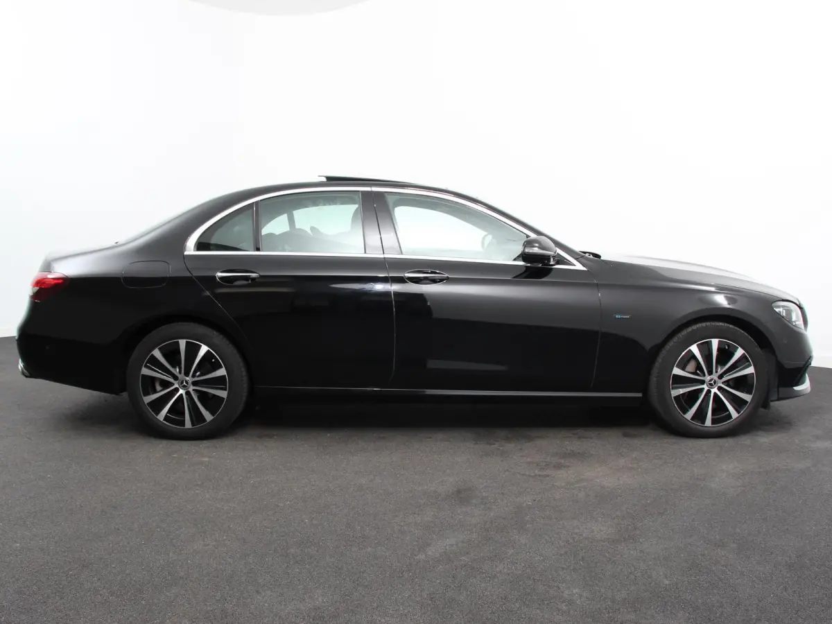 300e Avantgarde Premium Plus PHEV Automaat Panorama dak Climate control Adaptieve cruise control Parkeersensoren Camera  Verwarmde voorstoelen Keyless Lcihtmetalen velgen Led Burmester