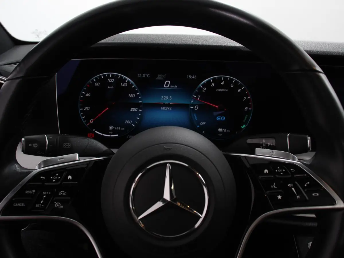 300e Avantgarde Premium Plus PHEV Automaat Panorama dak Climate control Adaptieve cruise control Parkeersensoren Camera  Verwarmde voorstoelen Keyless Lcihtmetalen velgen Led Burmester