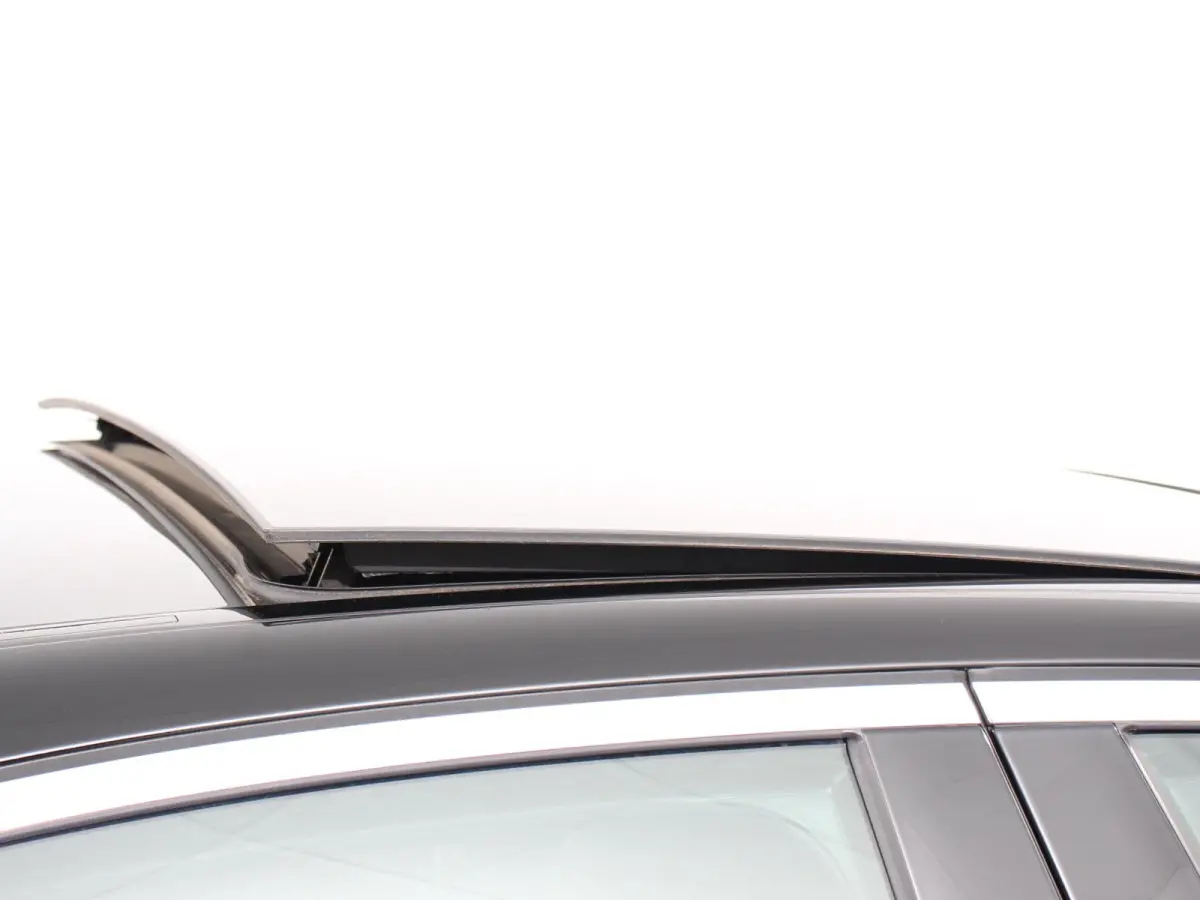 300e Avantgarde Premium Plus PHEV Automaat Panorama dak Climate control Adaptieve cruise control Parkeersensoren Camera  Verwarmde voorstoelen Keyless Lcihtmetalen velgen Led Burmester