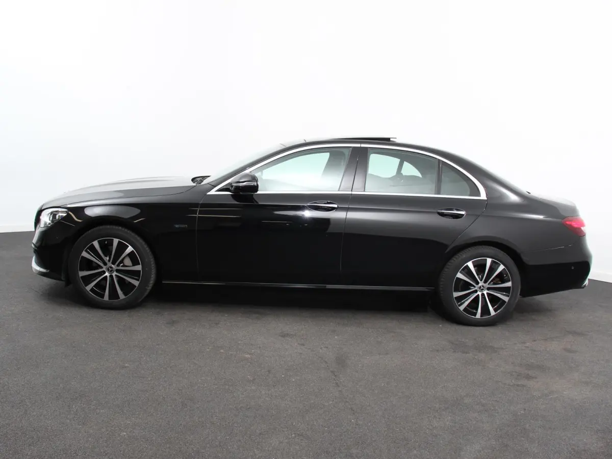 300e Avantgarde Premium Plus PHEV Automaat Panorama dak Climate control Adaptieve cruise control Parkeersensoren Camera  Verwarmde voorstoelen Keyless Lcihtmetalen velgen Led Burmester