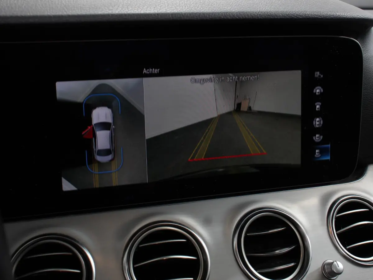 300e Avantgarde Premium Plus PHEV Automaat Panorama dak Climate control Adaptieve cruise control Parkeersensoren Camera  Verwarmde voorstoelen Keyless Lcihtmetalen velgen Led Burmester