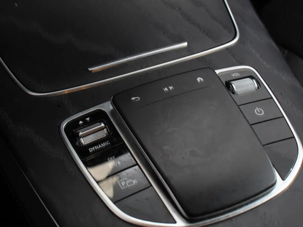 300e Avantgarde Premium Plus PHEV Automaat Panorama dak Climate control Adaptieve cruise control Parkeersensoren Camera  Verwarmde voorstoelen Keyless Lcihtmetalen velgen Led Burmester