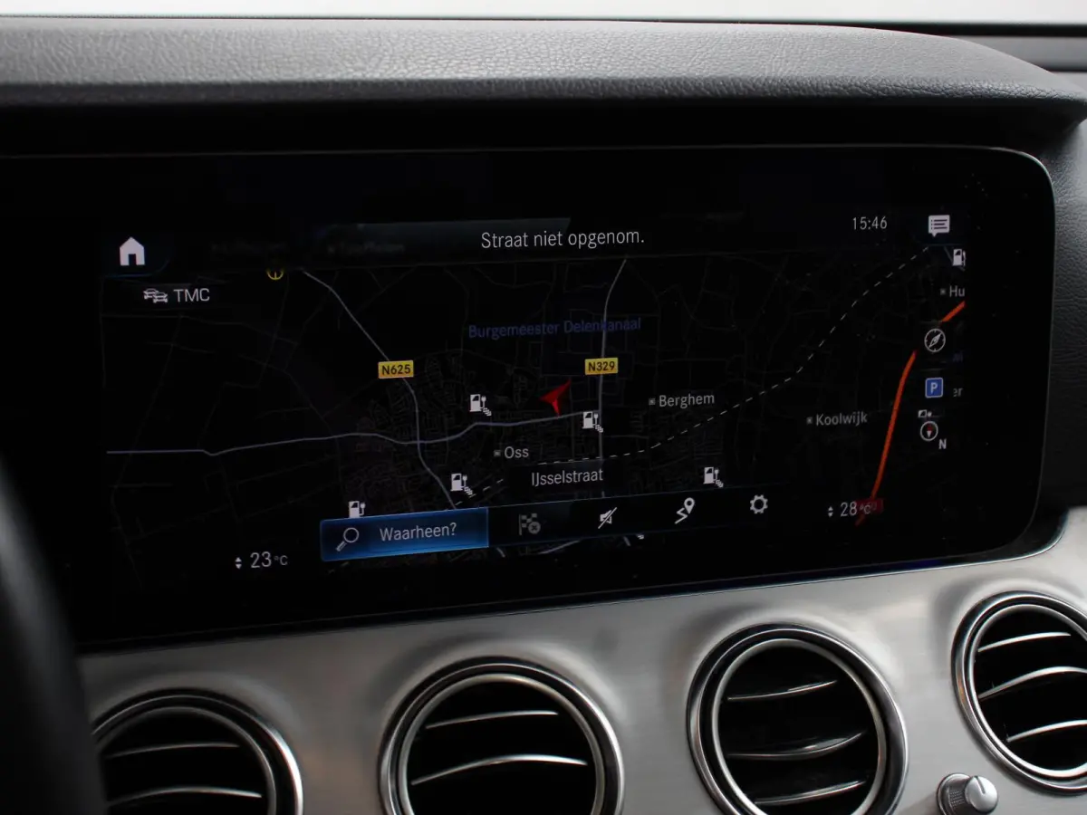 300e Avantgarde Premium Plus PHEV Automaat Panorama dak Climate control Adaptieve cruise control Parkeersensoren Camera  Verwarmde voorstoelen Keyless Lcihtmetalen velgen Led Burmester