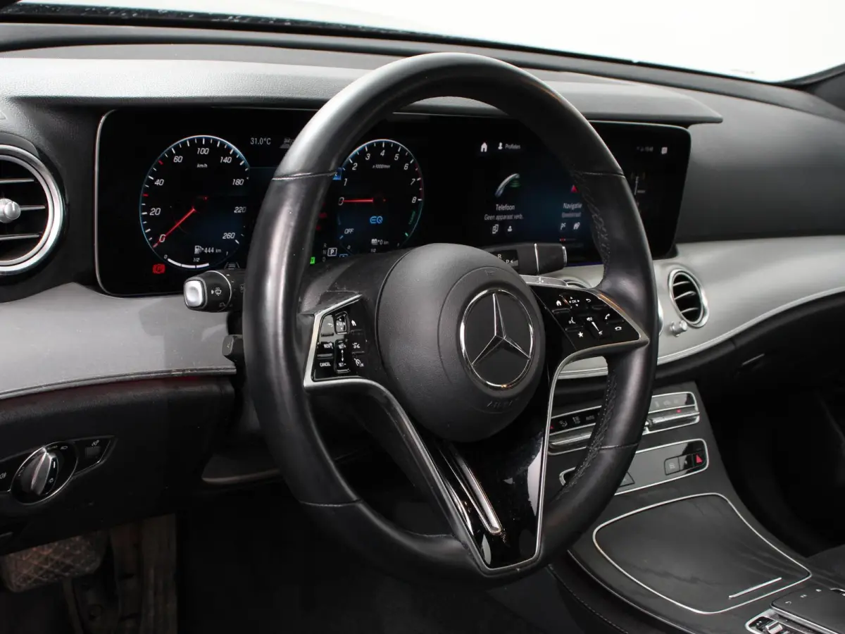 300e Avantgarde Premium Plus PHEV Automaat Panorama dak Climate control Adaptieve cruise control Parkeersensoren Camera  Verwarmde voorstoelen Keyless Lcihtmetalen velgen Led Burmester
