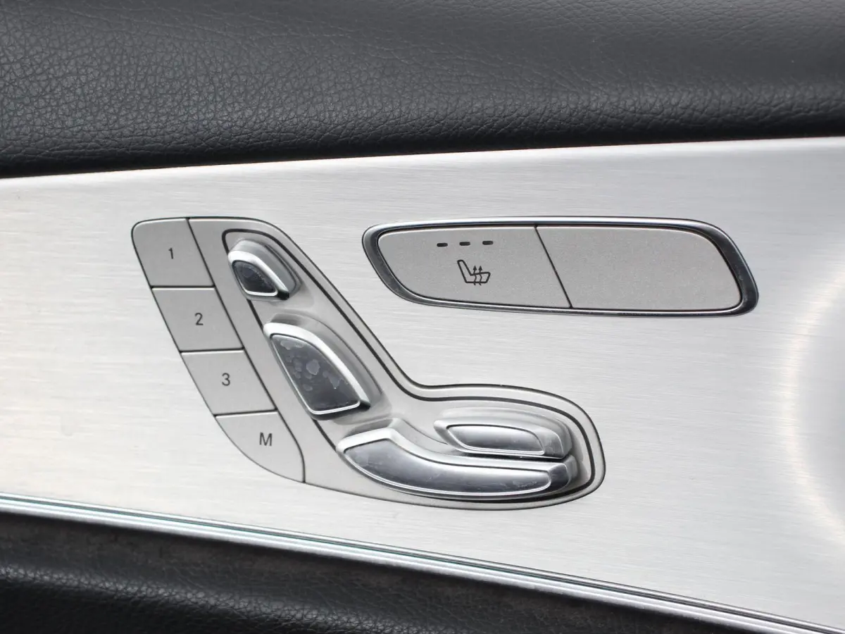 300e Avantgarde Premium Plus PHEV Automaat Panorama dak Climate control Adaptieve cruise control Parkeersensoren Camera  Verwarmde voorstoelen Keyless Lcihtmetalen velgen Led Burmester