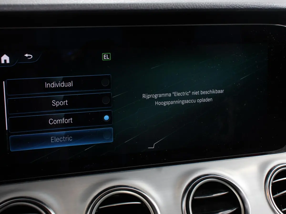 300e Avantgarde Premium Plus PHEV Automaat Panorama dak Climate control Adaptieve cruise control Parkeersensoren Camera  Verwarmde voorstoelen Keyless Lcihtmetalen velgen Led Burmester
