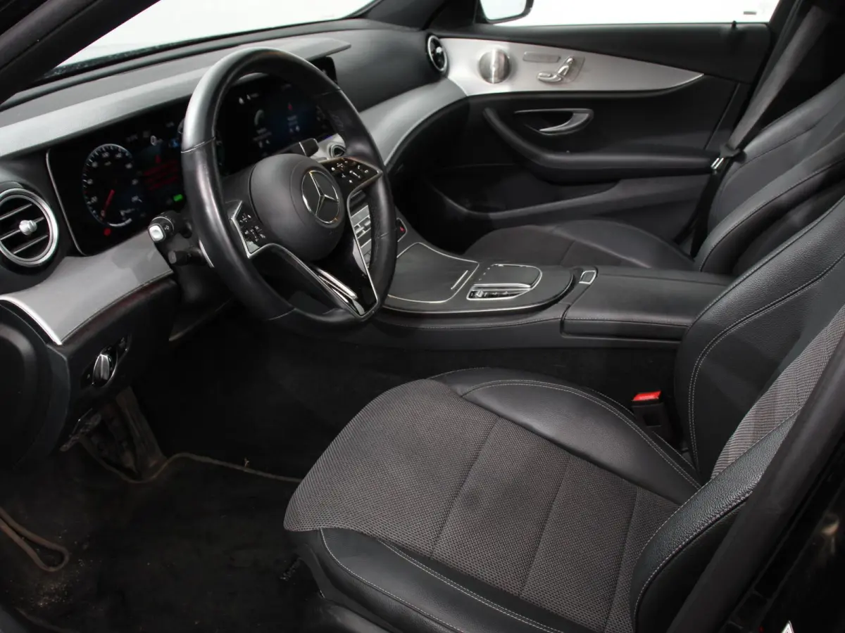 300e Avantgarde Premium Plus PHEV Automaat Panorama dak Climate control Adaptieve cruise control Parkeersensoren Camera  Verwarmde voorstoelen Keyless Lcihtmetalen velgen Led Burmester