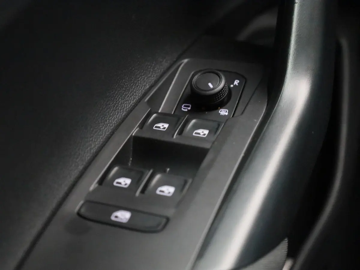 1.0 TSI Life Edition 95 PK | EM | Navigatie | Camera | Parkeersensoren | Adaptive Cruise Control | Apple Carplay | Android Auto | Privacy glas | LED | DAB | Digital Cockpit |