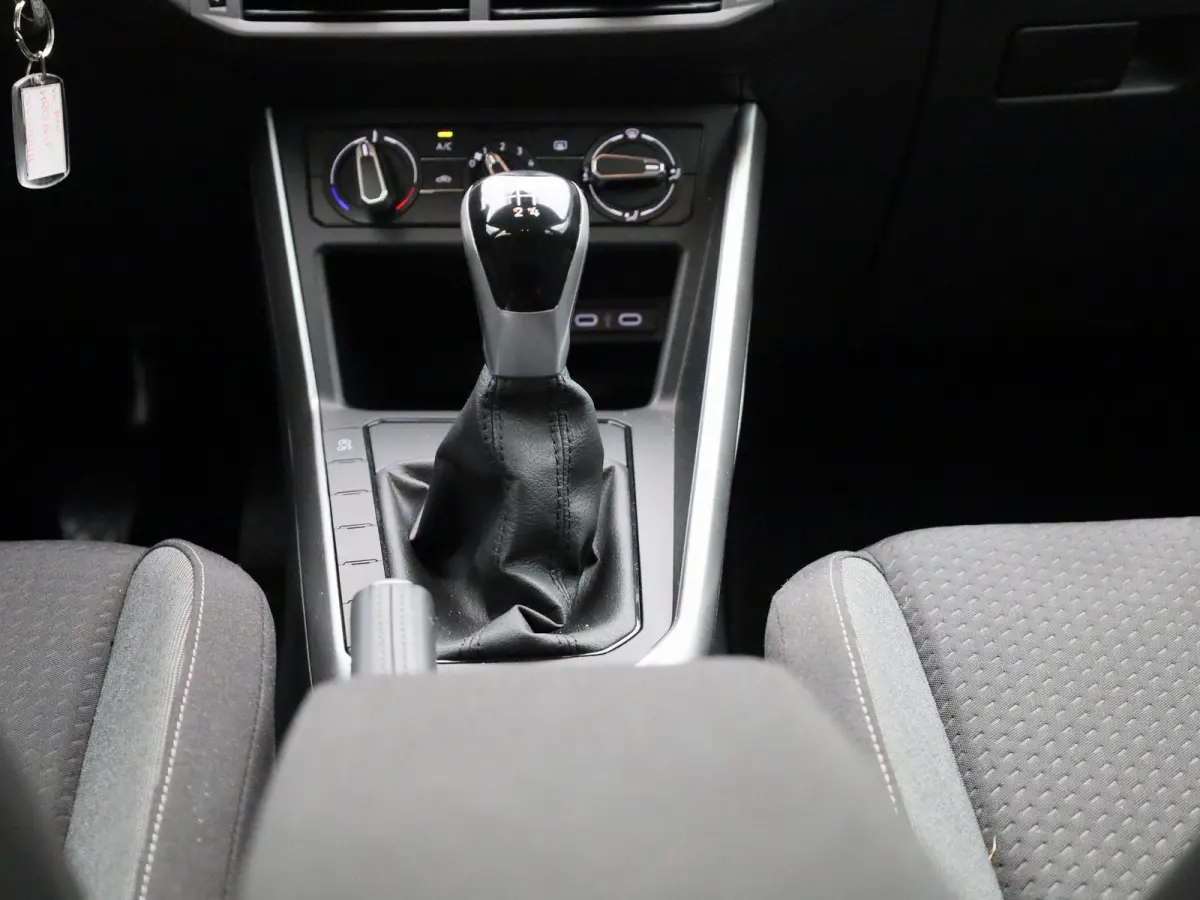 1.0 TSI Life Edition 95 PK | EM | Navigatie | Camera | Parkeersensoren | Adaptive Cruise Control | Apple Carplay | Android Auto | Privacy glas | LED | DAB | Digital Cockpit |