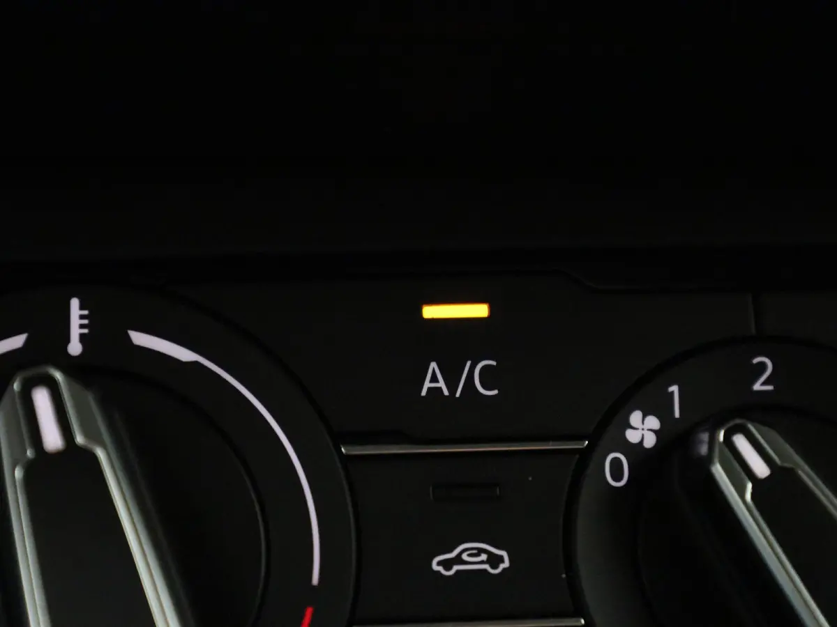 1.0 TSI Life Edition 95 PK | EM | Navigatie | Camera | Parkeersensoren | Adaptive Cruise Control | Apple Carplay | Android Auto | Privacy glas | LED | DAB | Digital Cockpit |