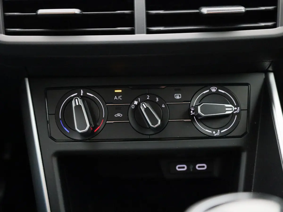 1.0 TSI Life Edition 95 PK | EM | Navigatie | Camera | Parkeersensoren | Adaptive Cruise Control | Apple Carplay | Android Auto | Privacy glas | LED | DAB | Digital Cockpit |