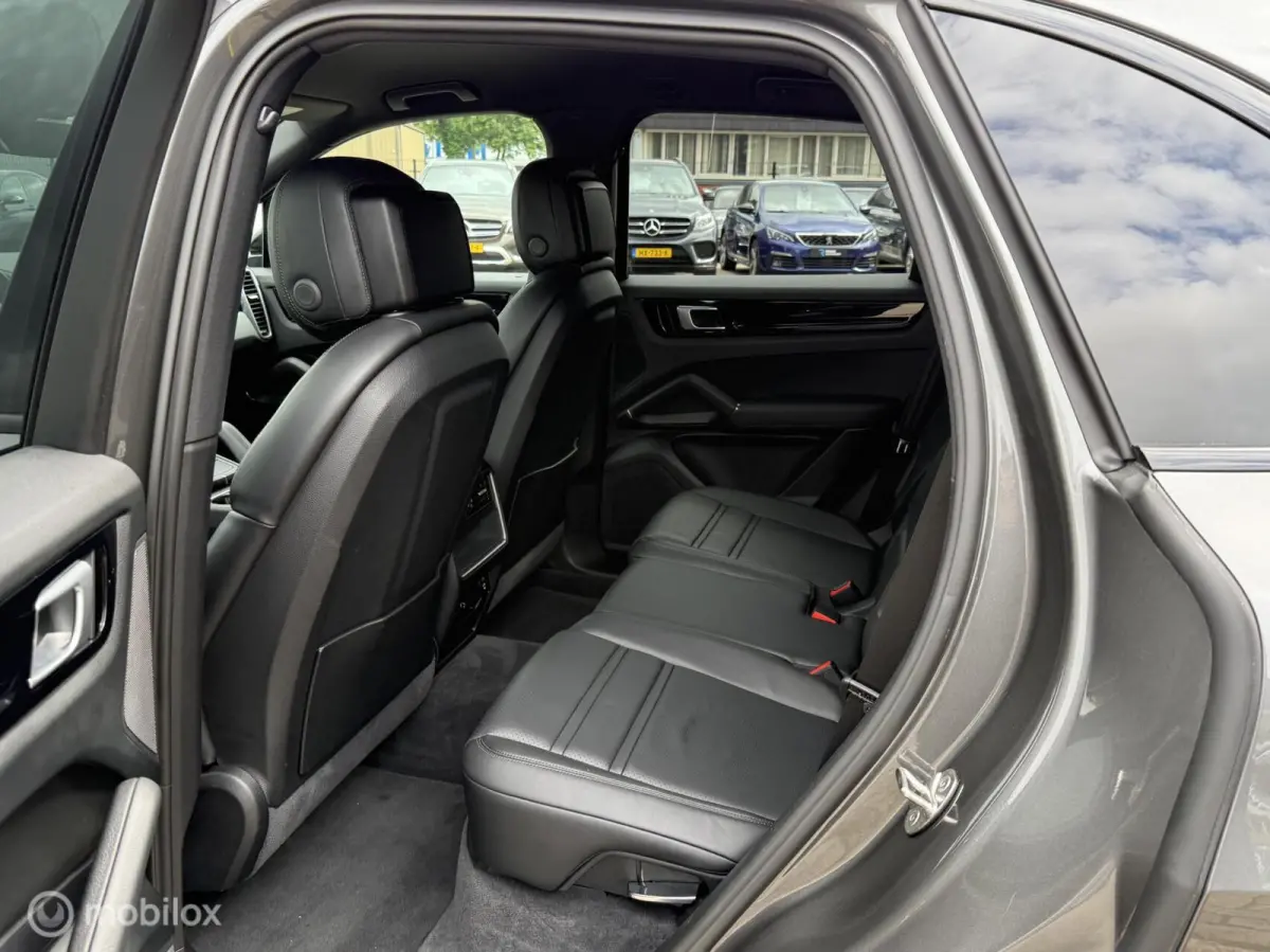 3.0 E-Hybrid SPORT DESIGN | TOPSTAAT