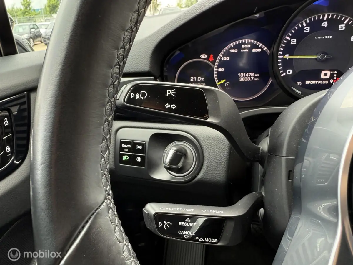 3.0 E-Hybrid SPORT DESIGN | TOPSTAAT